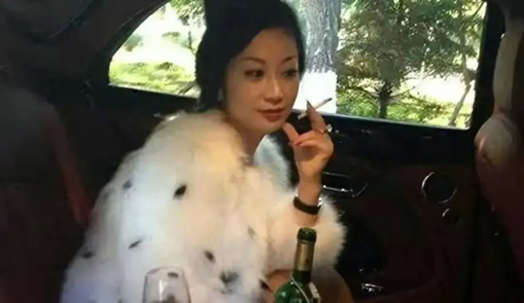 富婆云集的江苏按摩店曝光年轻鸭子成为焦点！